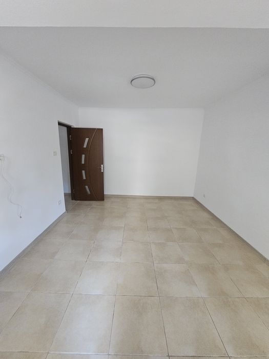 Inchiriez apartament