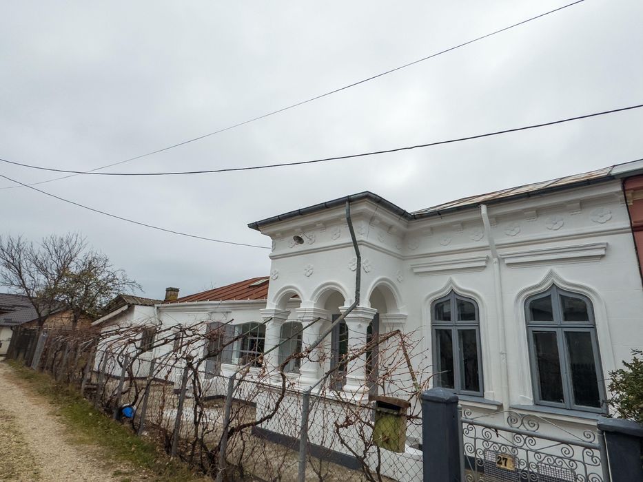 Casa centrala, 4 camere + anexe