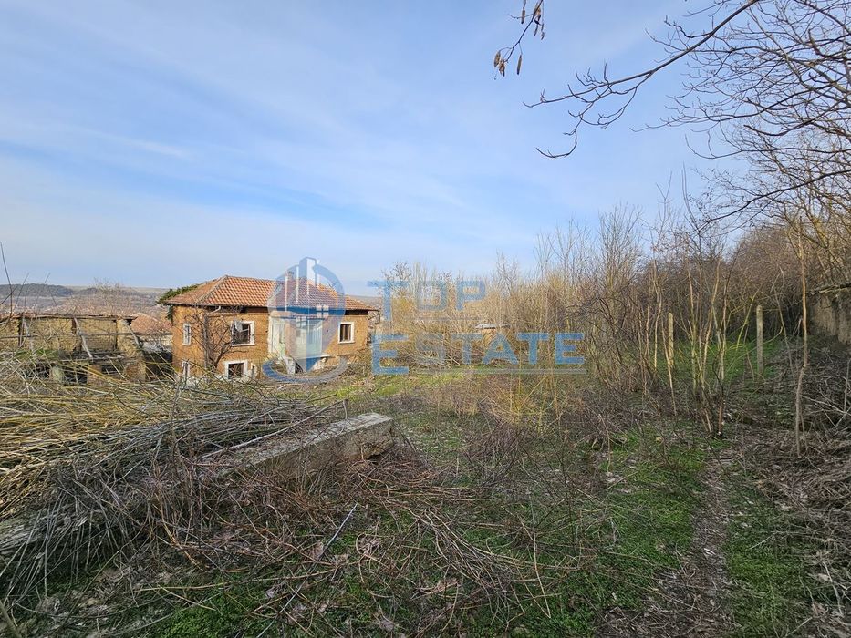 Продава се Къща в с. Козловец, Област Велико Търново - 120 кв.м за 92 €/кв.м - Снимка #1