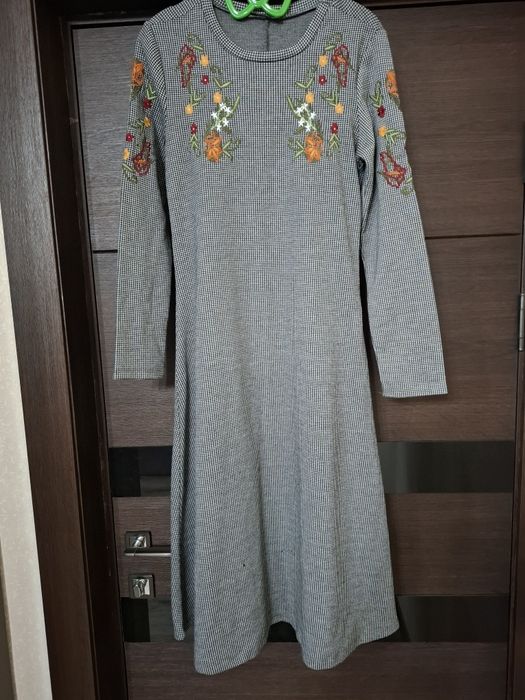 Продаются 3 платья красивые