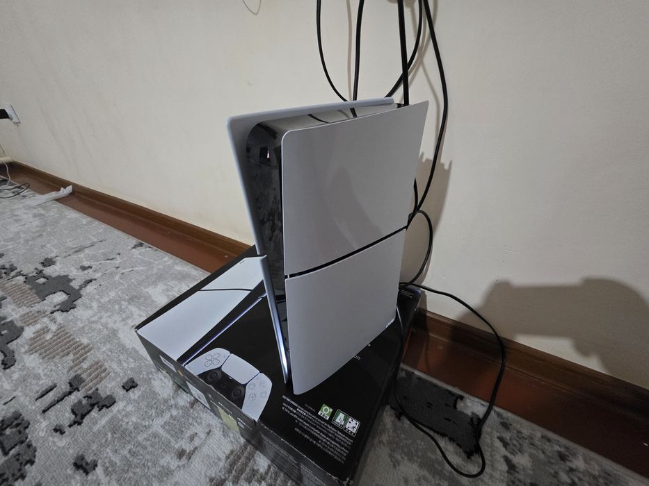 Продам Sony PS5 Digital edition