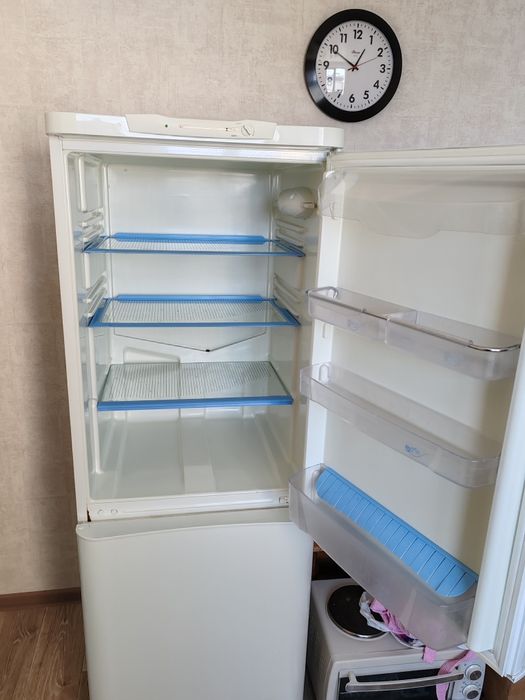 Холодильник indesit