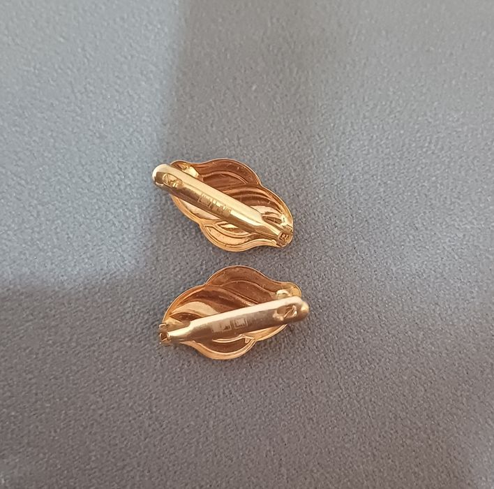 Продам золотые серьги
