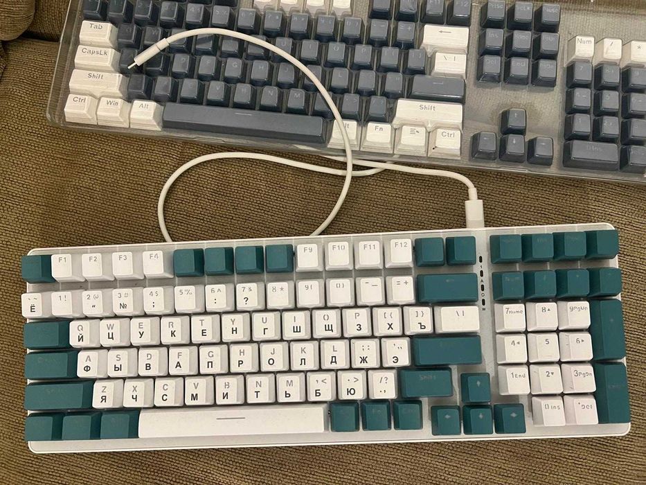 Vand tastatura gaming ID80+accesorii