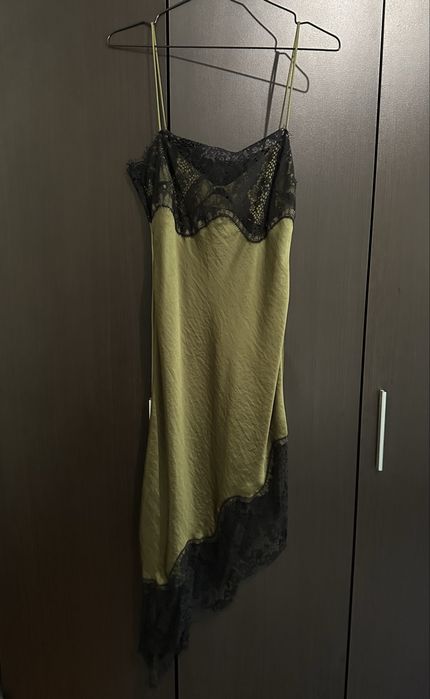 ZARA сатенена рокля с дантела