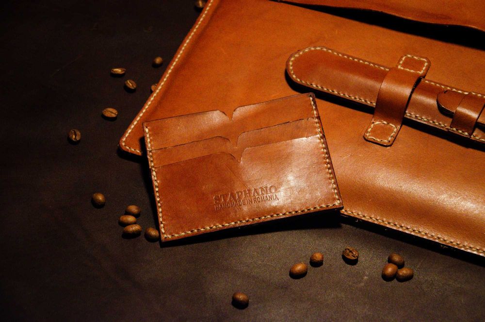 Set business din piele naturala - husa laptop, portcard, husa stilou