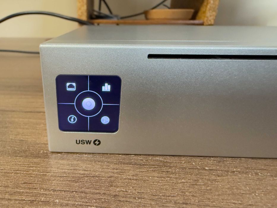Ubiquti Switch USW-24-POE