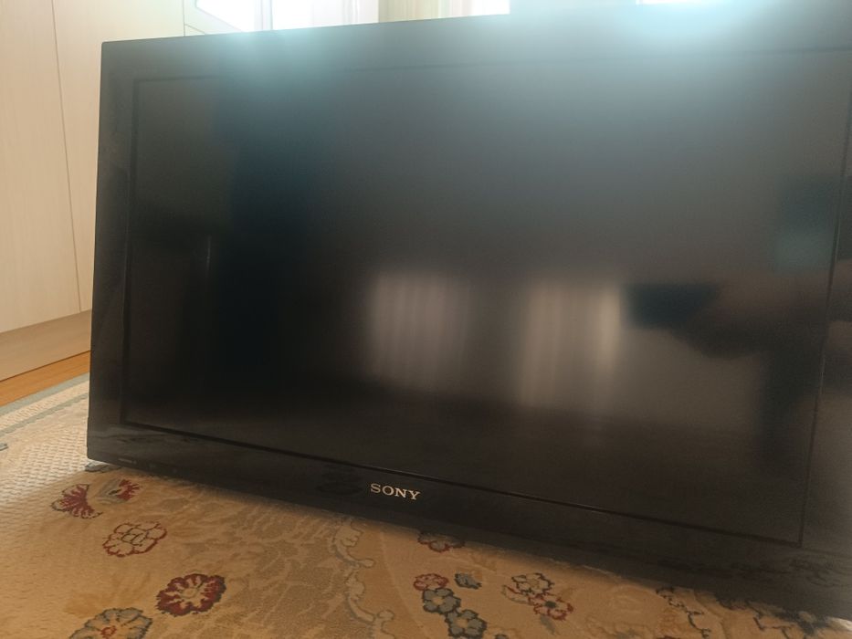 Телевизор SONY в рабочем состоянии