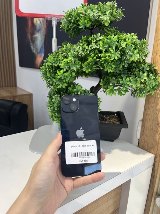 iPhone 13 в идеальном состоянии