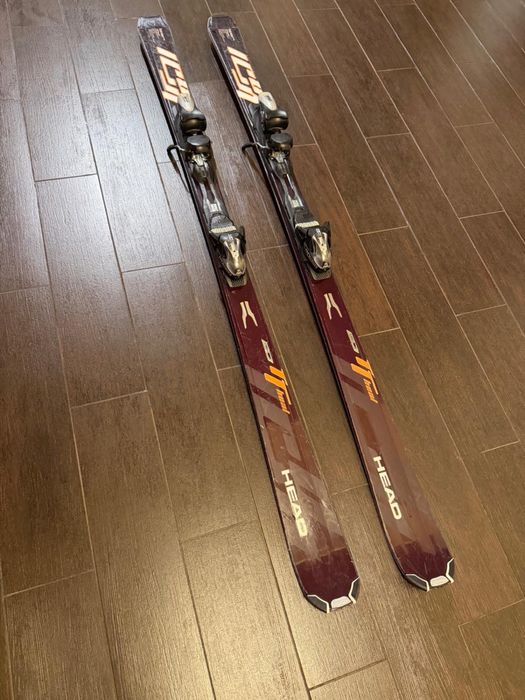 Clapari si ski-uri marca Head