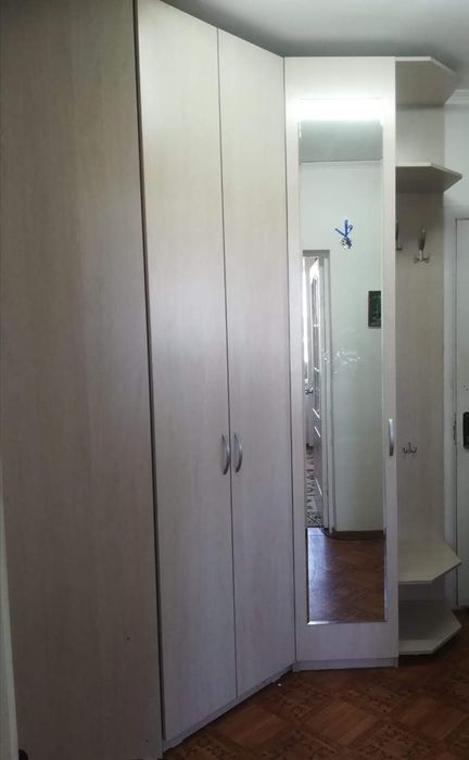 Продам шкаф в прихожую с зеркалом