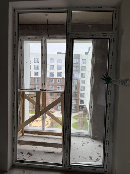 Продам окно широкоформатное стекло Rehau!