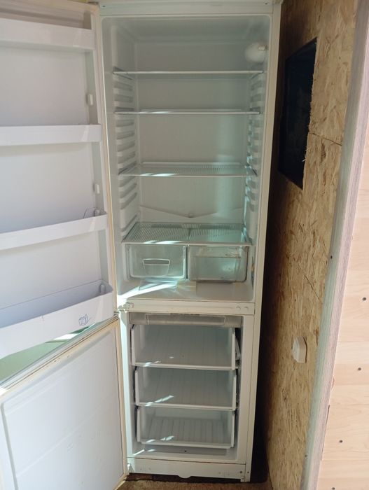 Продам холодильник indesit