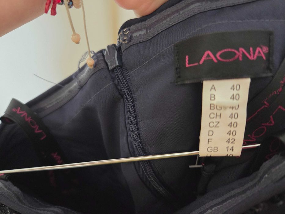 Коктейлна рокля на LAONA