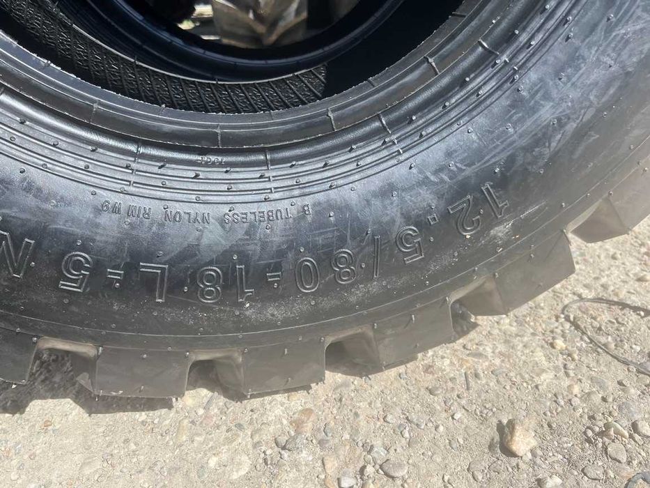 Anvelope noi marca ARMOUR 12.5/80-18 pentru buldo cu 16 pliuri