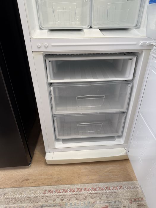 Холодильник Indesit