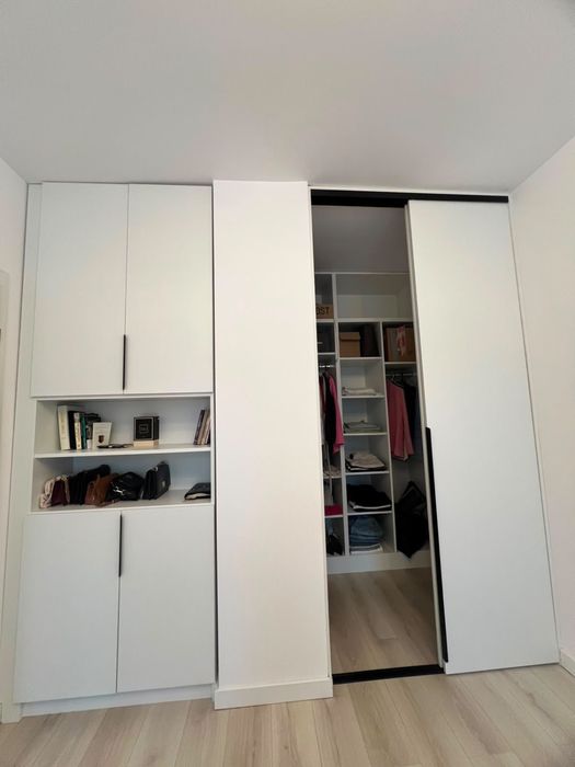 Apartament modern de inchiriat 2 camere, living cu bucatarie si dormitor, 58mp, curte, incalzire pardoseala, AC, dressing