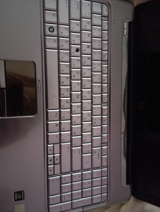 Лаптоп hp,със зарядно устройство.