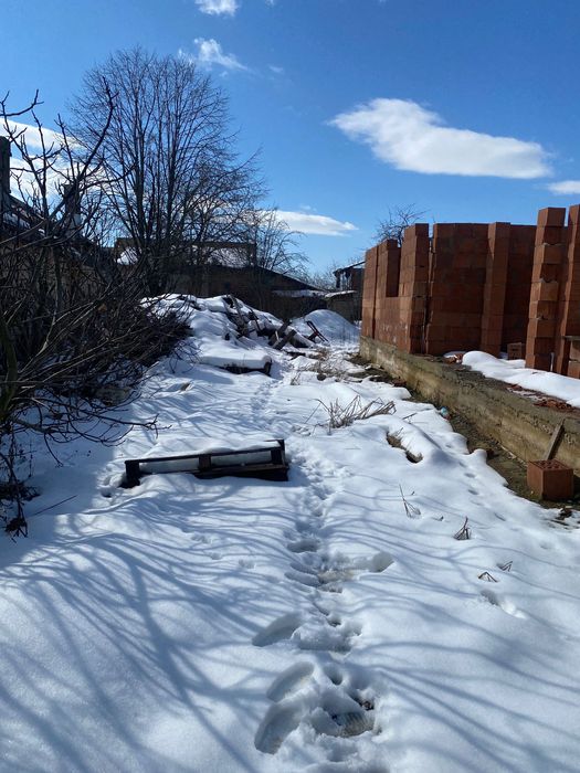 Se vinde teren și construcție 800m