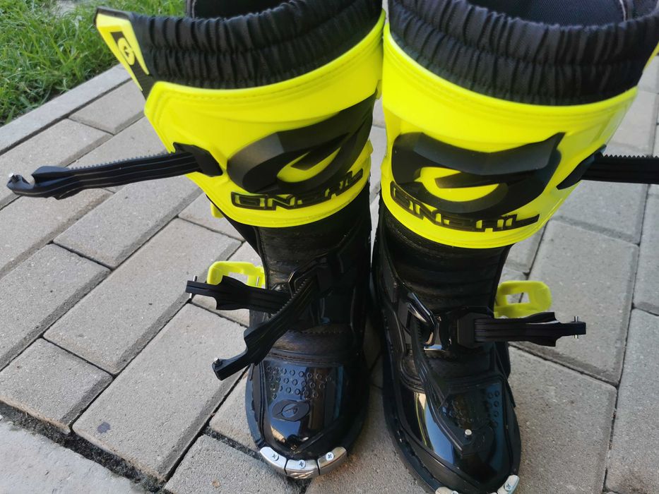 Ботуши нови за мотор