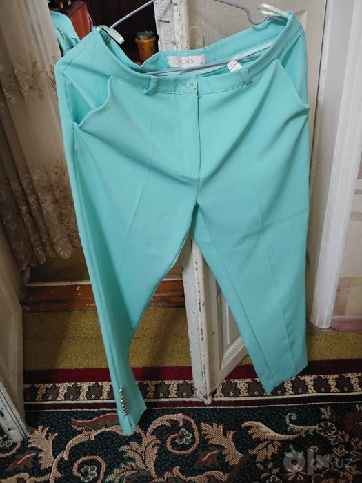 Продам женский брючный костюм