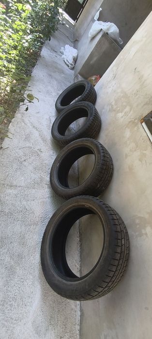 Продам зимние шины 225/50/18