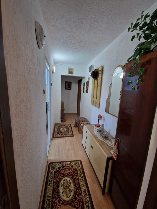 Vând apartament cu 2 camere!