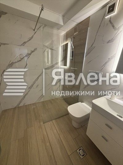Дава се под наем Офис в Варна, Център - 72 кв.м за 850 € - Снимка #3