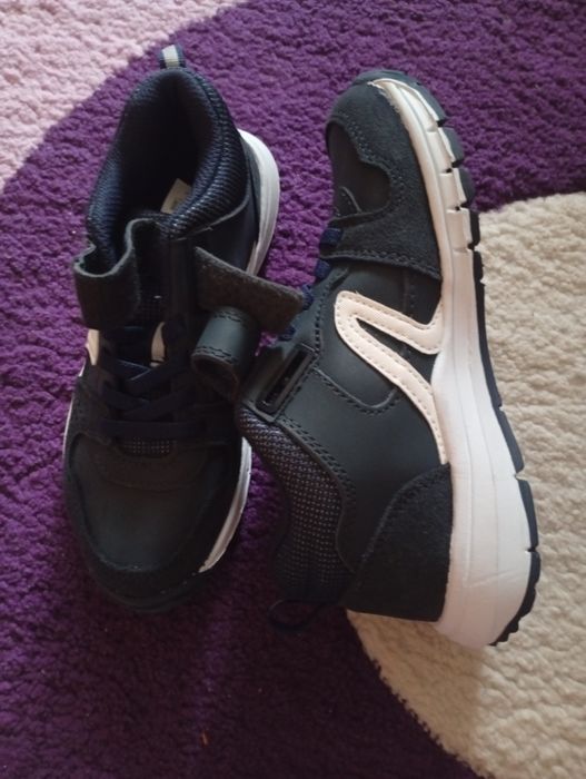 Adidași noi fara eticheta