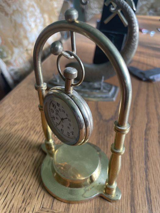 Suport pentru ceasuri de buzunar de diferite marimi