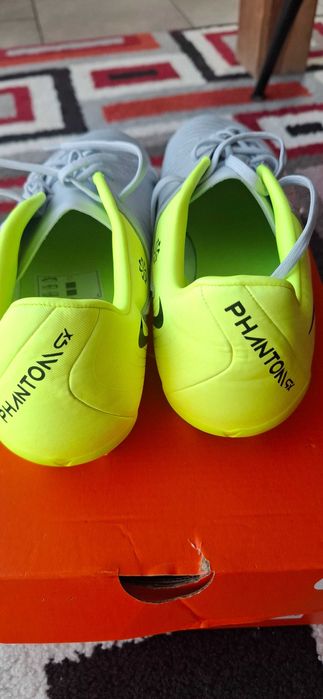 Ghete fotbal. Nike  phantom gx