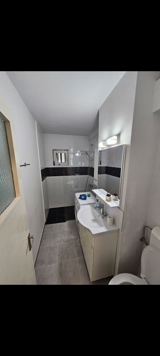 Închiriez apartament 2 camere mobilat și utilat.