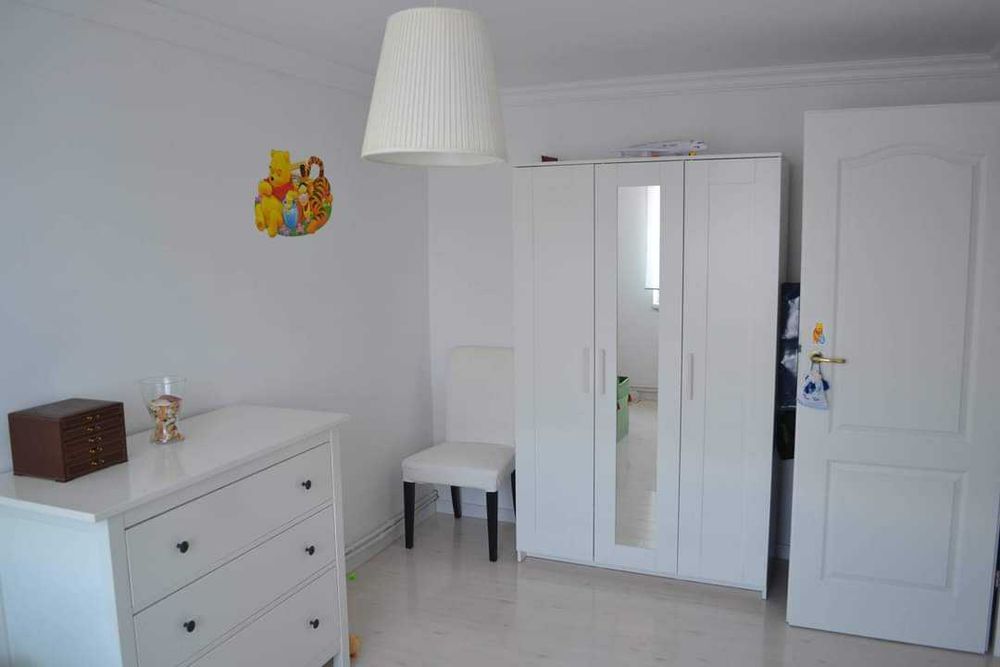 Închiriez apartament cu 3 camere in Slatina.