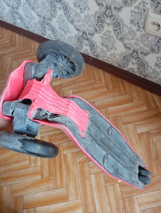 Продаем самокат железный