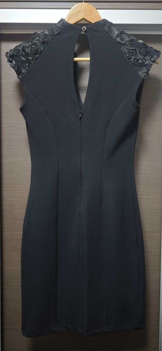 Официална черна рокля