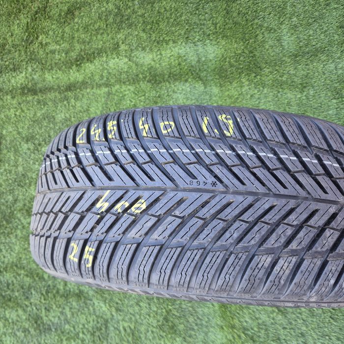 245 40 19 Nokian m+s O bucată
