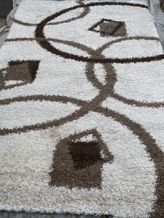 Vând covor dimensiune 2,5 pe 2 m