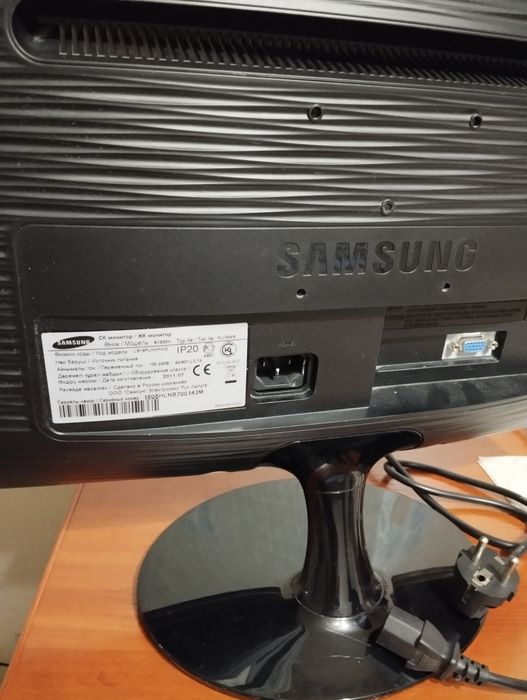 Монитор  Самсунг Ж К