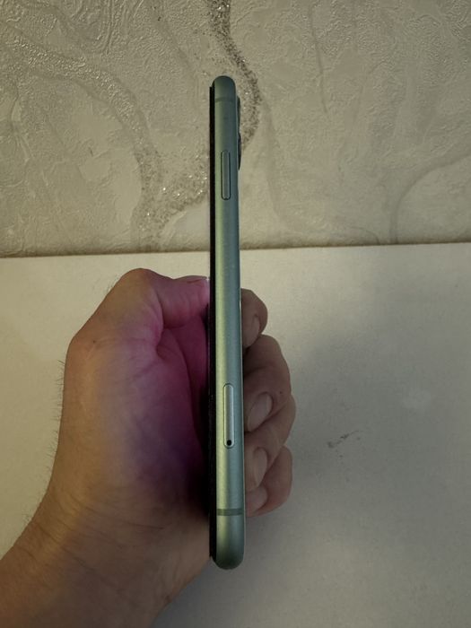 Продам iPhone 11