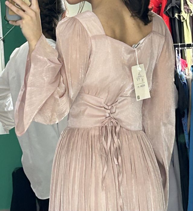 Розовое вечернее платье