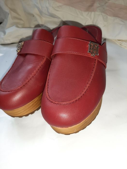 Papuci SandaleTommy Hilfiger  300 lei