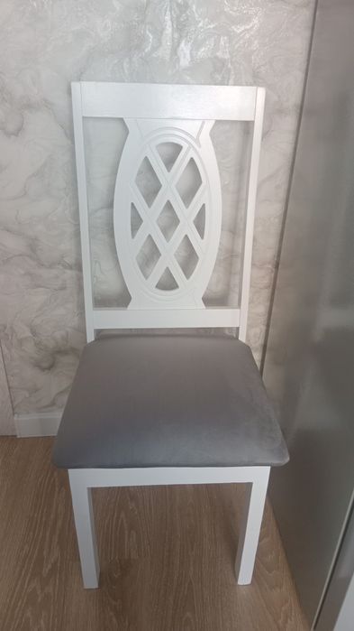 Продам стулья новые 6 штук