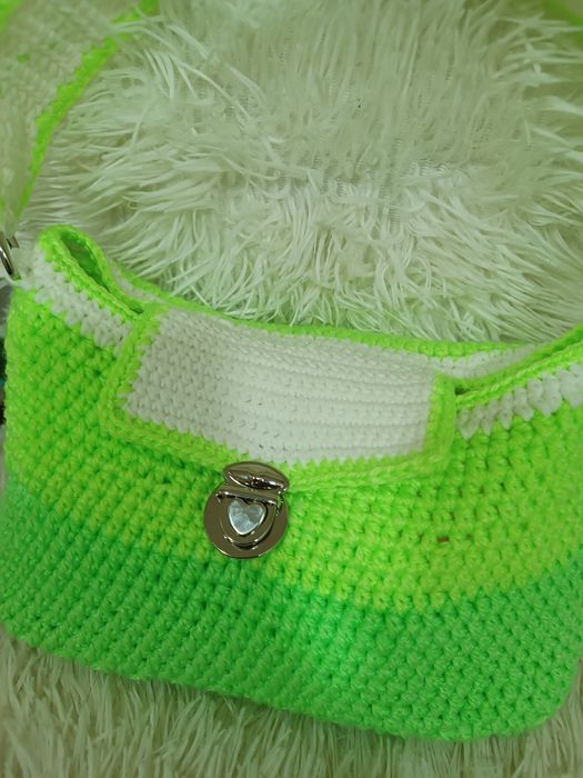 Плетени дамски чанти.