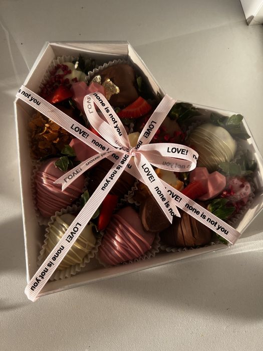 Клубника в шоколаде в Астане