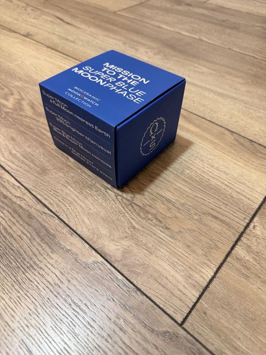 Omega x Swatch snoopy