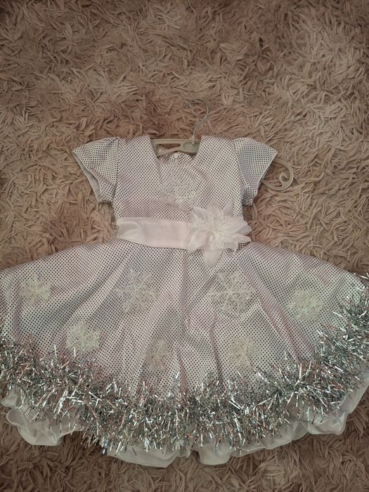 Продам платья разные