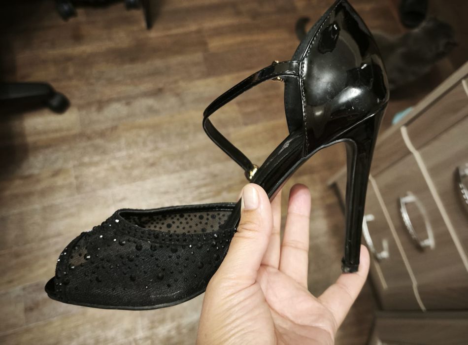 Продам туфли новые