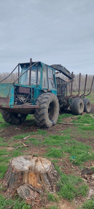 Tractor forestier articulat 6x4 cu macara și troliu – funcțional