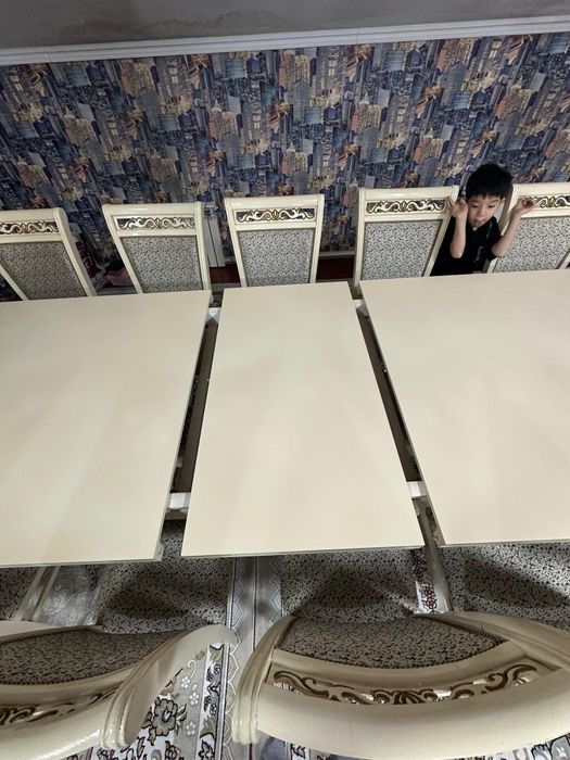 Обеденный стол для 12 человек