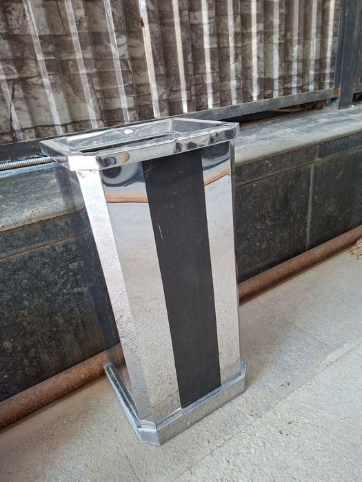 урна уличная в хорошем состоянии металическая